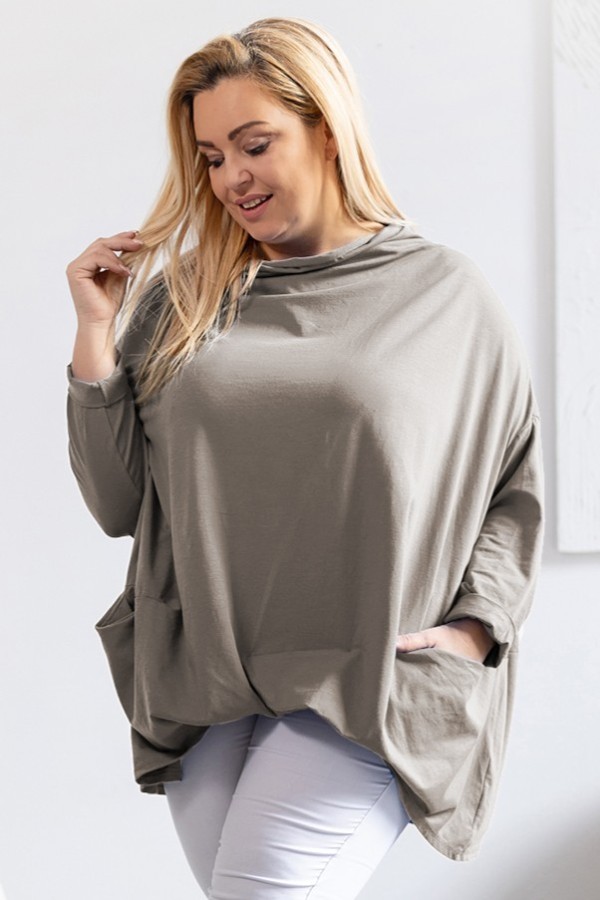 Mega oversize bluzka plus size w kolorze fango zakładka dekolt woda kieszenie Crystal