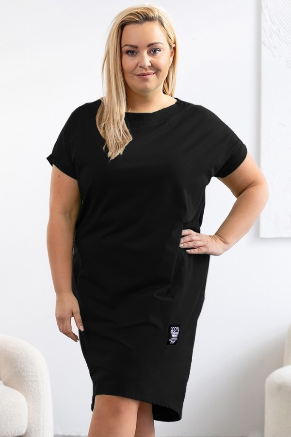 Sukienka plus size w kolorze czarnym z krótkim rękawem naszywka Bonita