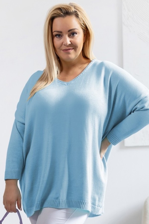 MEGA oversize sweter damski w kolorze błękitnym dekolt V DAFNE