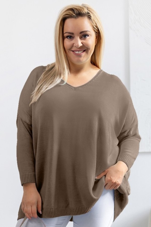 MEGA oversize sweter damski w kolorze beżu fango dekolt V DAFNE