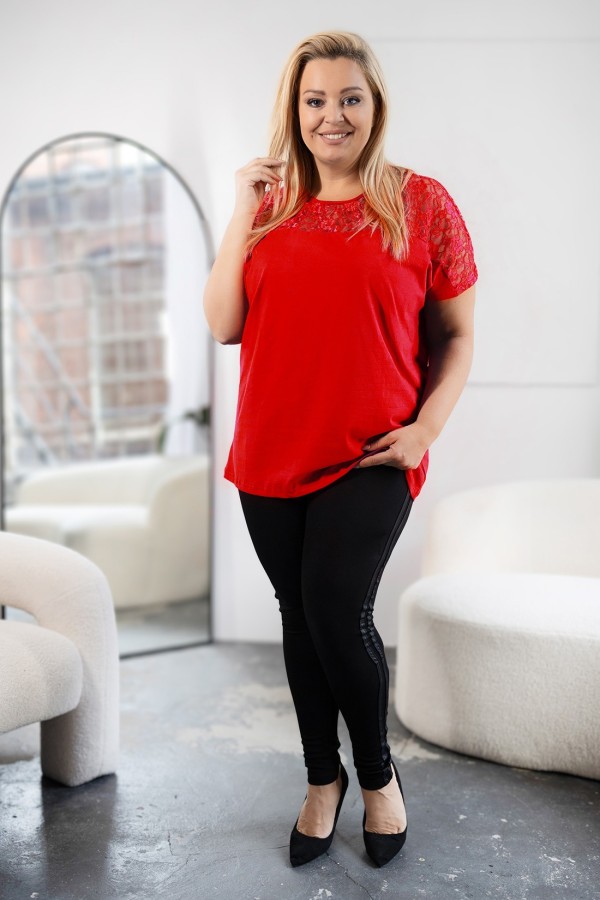 Bluzka damska plus size w kolorze czerwonym dekolt koronka KENDAL 1
