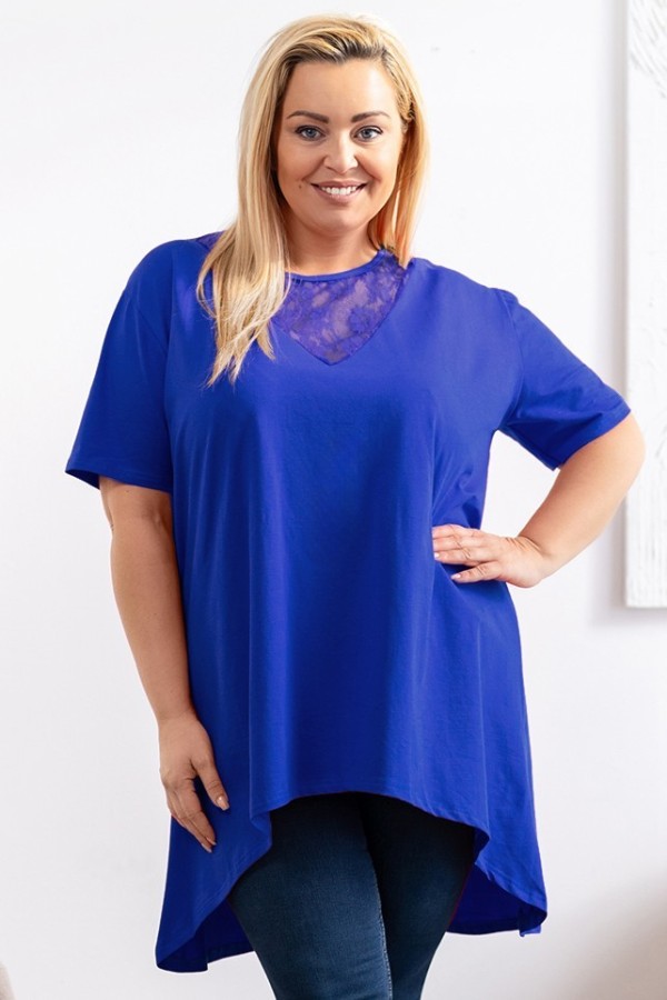 Tunika plus size z dłuższym tyłem w kolorze kobaltowym koronkowy dekolt KELANI 2