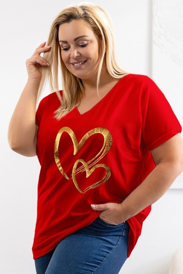 T-shirt damski plus size w kolorze czerwonym dekolt w serek złoty nadruk serca JUVI