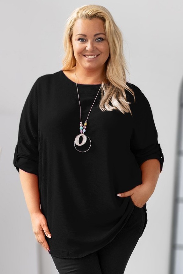 Tunika plus size w kolorze czarnym podpinany rękaw 3/4 z naszyjnikiem Odalia 2