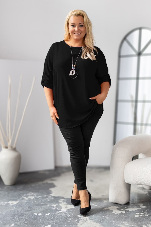 Tunika plus size w kolorze czarnym podpinany rękaw 3/4 z naszyjnikiem Odalia 1