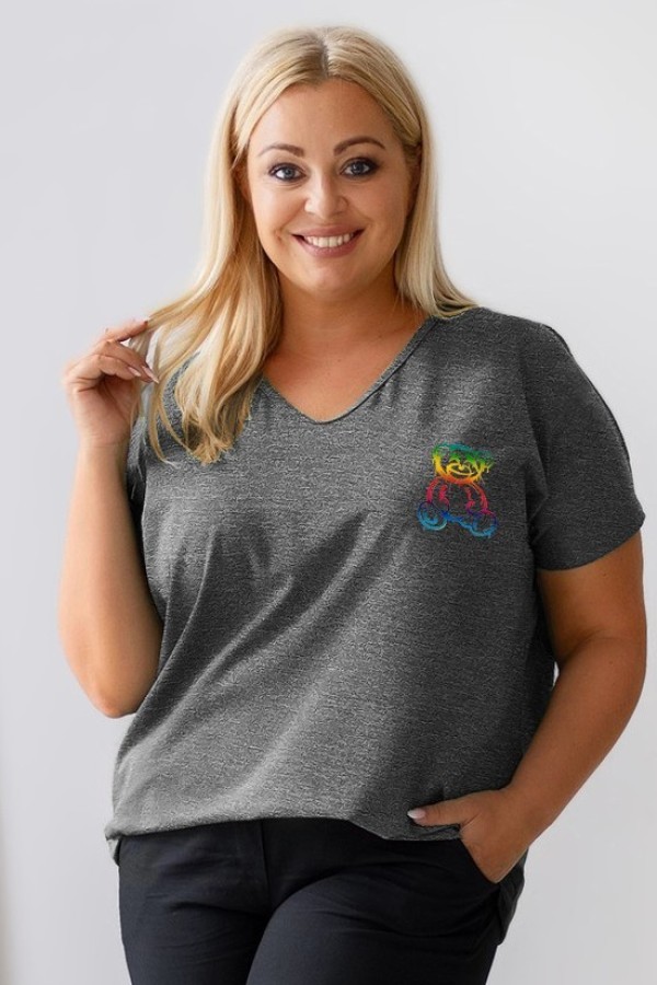T-shirt damski plus size w kolorze grafitowy melanż dekolt w serek V-neck holo nadruk teddy miś Elif 2