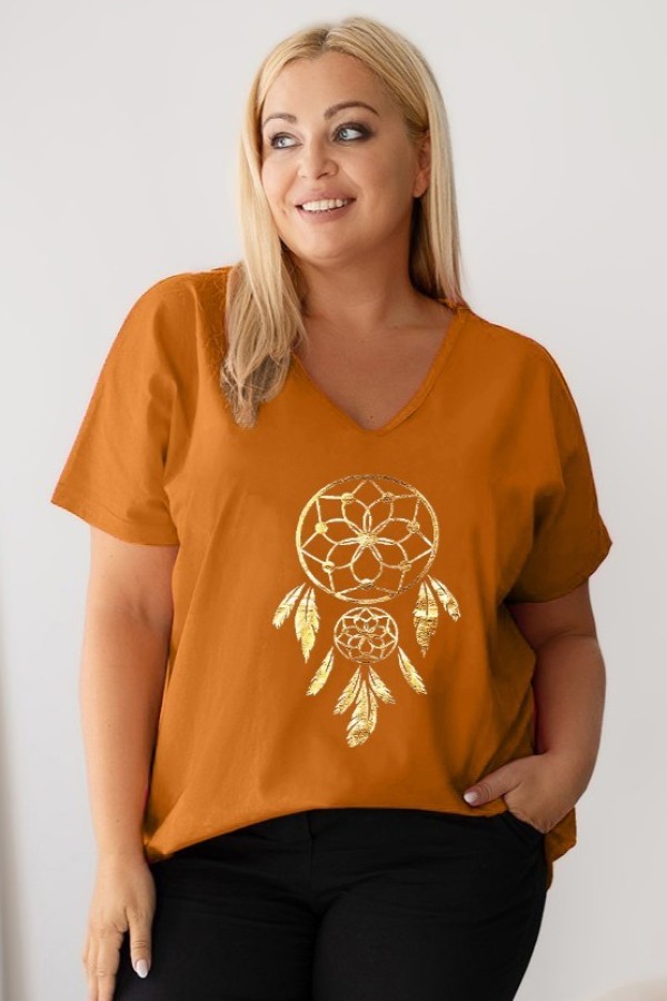 T-shirt damski plus size w kolorze karmelowym dekolt w serek V-neck złoty nadruk łapacz NERO 2