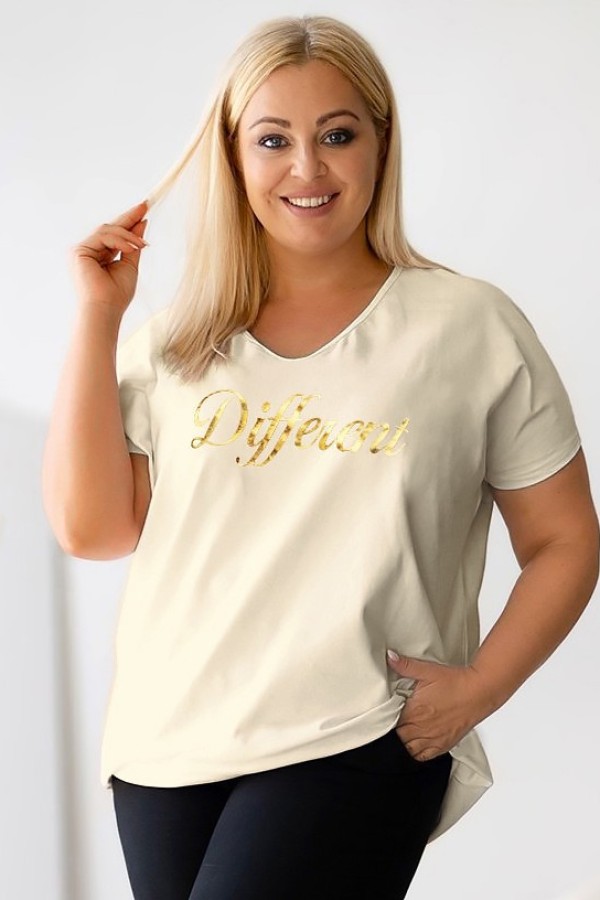 Bluzka damska T-shirt plus size w kolorze jasnobeżowym złoty napis Different