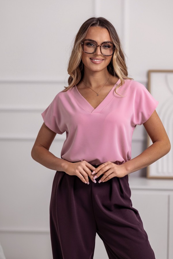 Elegancka bluzka koszulowa plus size w kolorze brudny róż dekolt V-neck MARKO 1