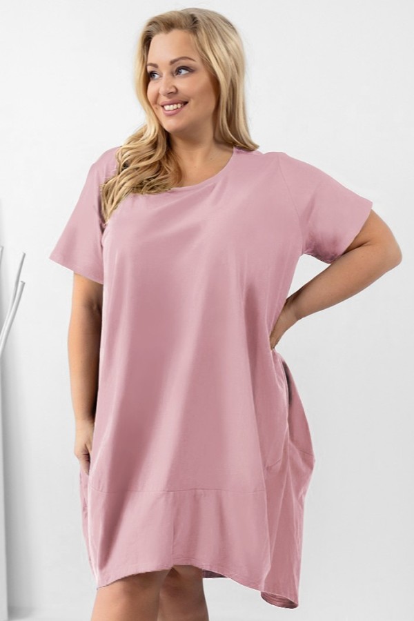 MEGA oversize sukienka plus size w kolorze pudrowym z przeszyciami dłuższy tył Rima