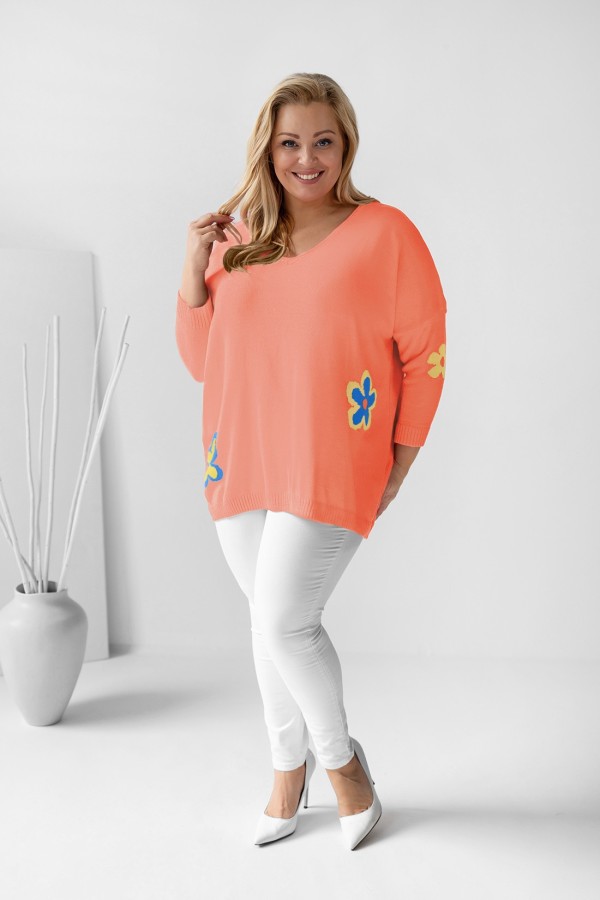MEGA oversize sweter damski w kolorze brzoskwiniowym kwiaty dekolt V TRISTA 1