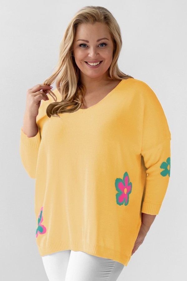 MEGA oversize sweter damski w kolorze bananowym kwiaty dekolt V TRISTA