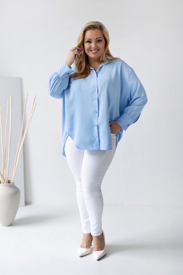 Koszula damska plus size w kolorze blue sky dłuższy tył ZANTARA 1