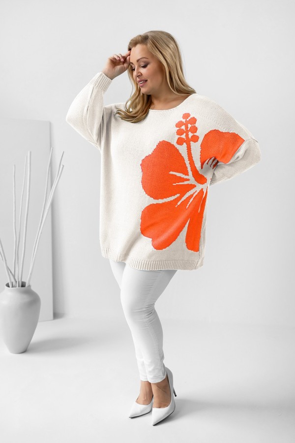 MEGA oversize sweter damski w kolorze kremowym kwiat pomarańczowy VERDA 1