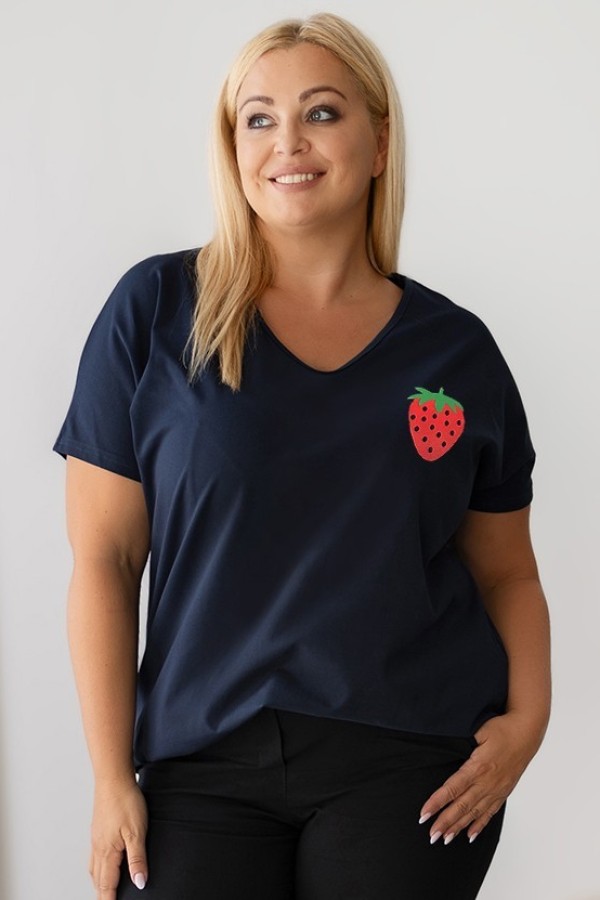 T-shirt damski plus size w kolorze granatowym dekolt w serek V-neck truskawka Strawberry