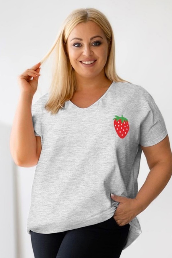 T-shirt damski plus size w kolorze szarym dekolt w serek V-neck truskawka Strawberry 1