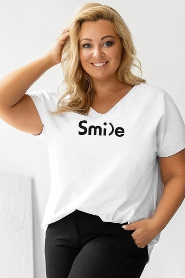 T-shirt damski plus size w kolorze białym dekolt w serek V-neck napis SMILE