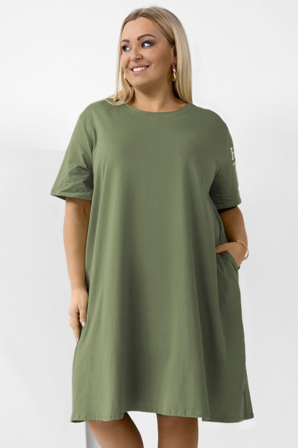 Sukienka T-shirtowa plus size w kolorze khaki kieszenie napisy na rękawie LOPEZ