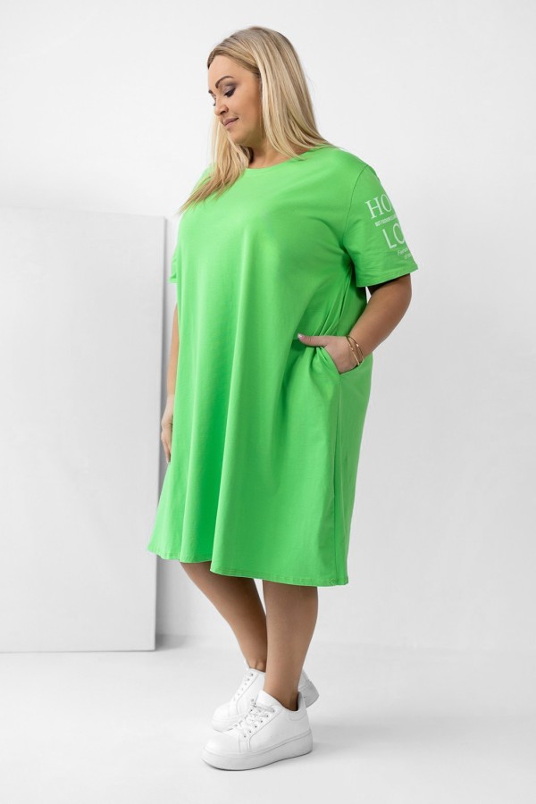 Sukienka T-shirtowa plus size w kolorze zielonego jabłuszka kieszenie napisy na rękawie LOPEZ 2