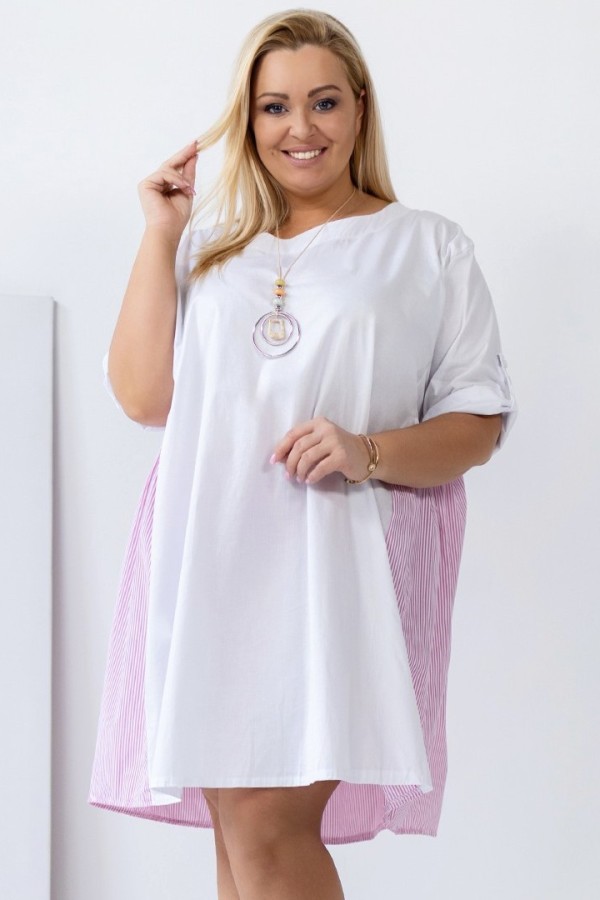 MEGA oversize sukienka plus size z naszyjnikiem tył różowe paseczki MAJA