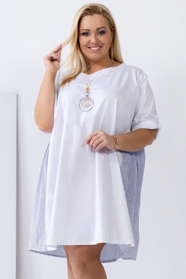 MEGA oversize sukienka plus size z naszyjnikiem tył granatowe paseczki MAJA