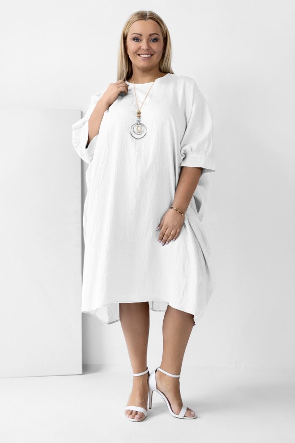 MEGA oversize sukienka plus size w kolorze białym z naszyjnikiem ABISON 1