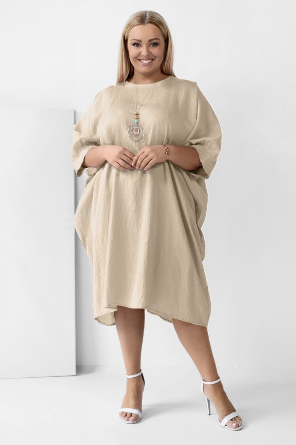 MEGA oversize sukienka plus size w kolorze beżowym z naszyjnikiem ABISON 1
