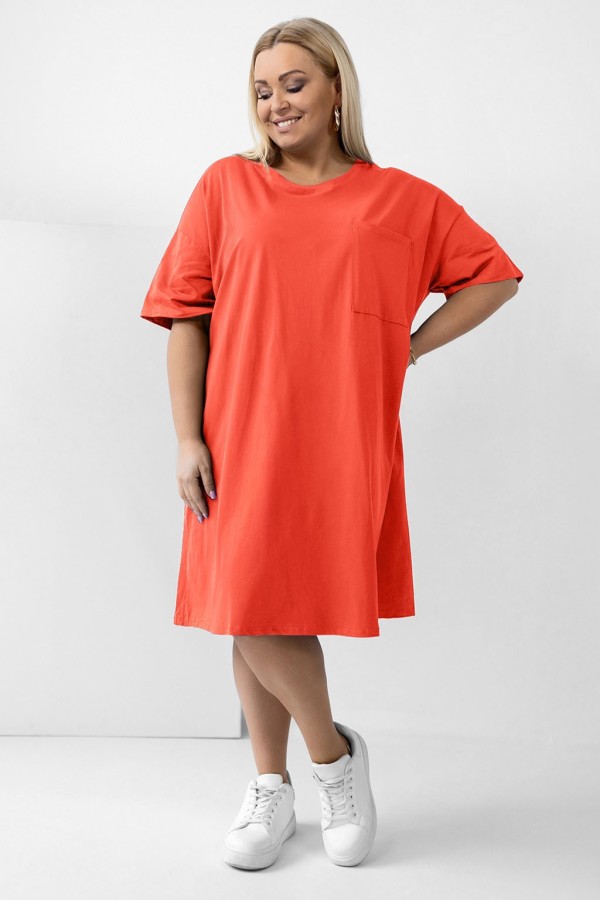 Sukienka T-shirtowa plus size w kolorze brzoskwiniowym peach duża kieszeń KRISTINA 1