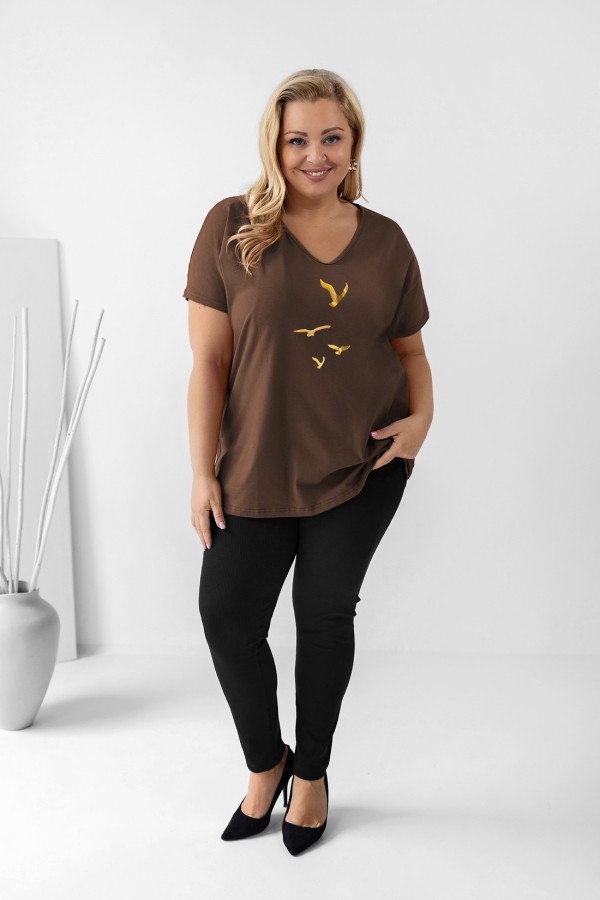 Bluzka damska T-shirt plus size w kolorze brązowym złoty nadruk odlatujące ptaki 1