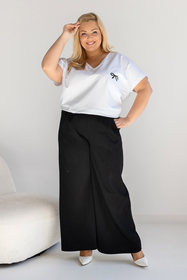 T-shirt damski plus size w kolorze białym dekolt w serek V-neck kokardka BOWI 2