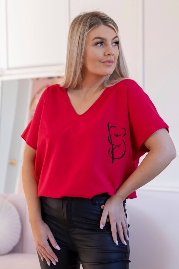 T-shirt damski plus size w kolorze malinowym dekolt w serek V-neck MIŚ koala 3
