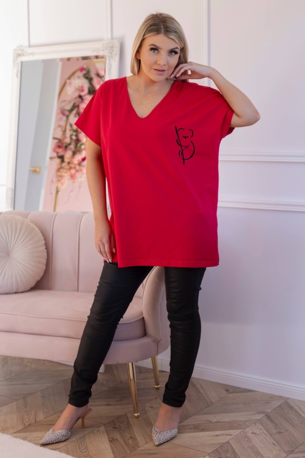 T-shirt damski plus size w kolorze malinowym dekolt w serek V-neck MIŚ koala 8