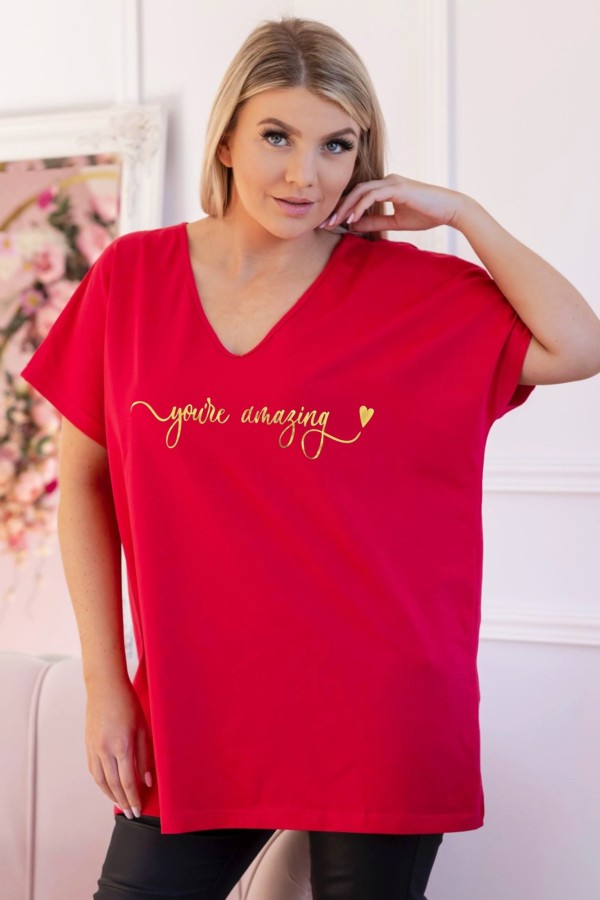 T-shirt damski plus size w kolorze malinowym dekolt w serek złoty nadruk You are amazing 2