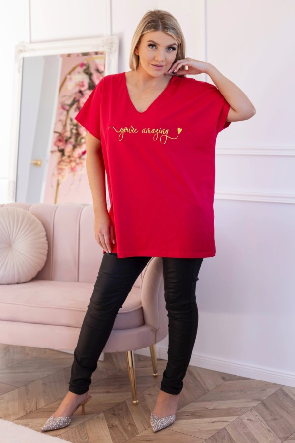 T-shirt damski plus size w kolorze malinowym dekolt w serek złoty nadruk You are amazing 1
