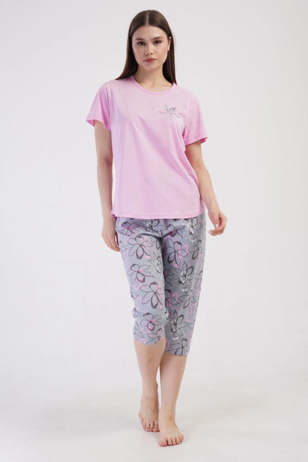 Piżama damska plus size w kolorze różowym komplet t-shirt + spodnie 3/4 duże kwiaty AIDA 1