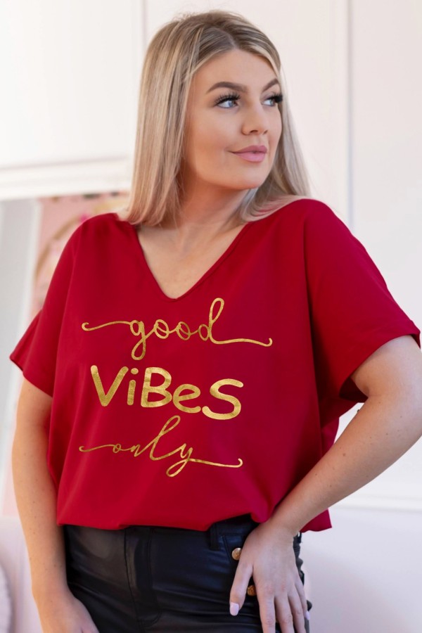 Bluzka damska T-shirt plus size w kolorze bordowym złoty napis Good vibes only 2