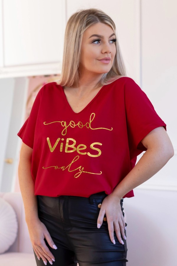 Bluzka damska T-shirt plus size w kolorze bordowym złoty napis Good vibes only 1