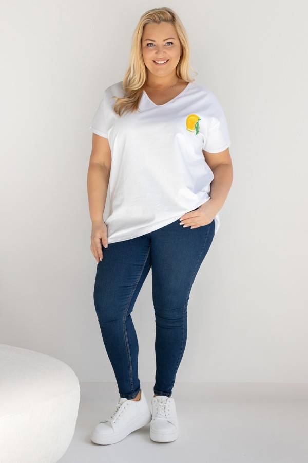 T-shirt damski plus size w kolorze białym dekolt w serek V-neck cytryna LEMON 2