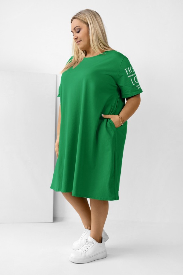 Sukienka T-shirtowa plus size w kolorze zielonym kieszenie napisy na rękawie LOPEZ 2