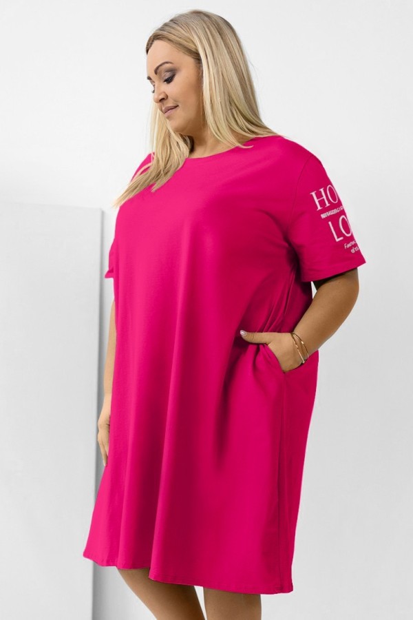 Sukienka T-shirtowa plus size w kolorze fuksji kieszenie napisy na rękawie LOPEZ 2