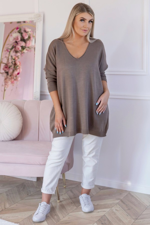 MEGA oversize sweter damski w kolorze beżu fango dekolt V DAFNE 2