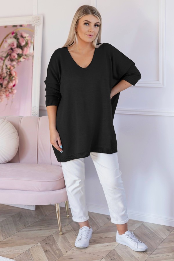 MEGA oversize sweter damski w kolorze czarnym dekolt V DAFNE 1